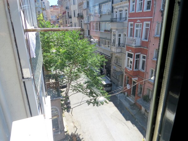 Design studio | Hypoallergeen beddengoed, een gratis minibar, een bureau