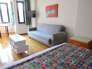 Design Studio | Living area | Flat-screen TV