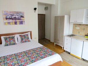 Superior Studio | Hypo-allergenic bedding, free minibar, desk, laptop workspace