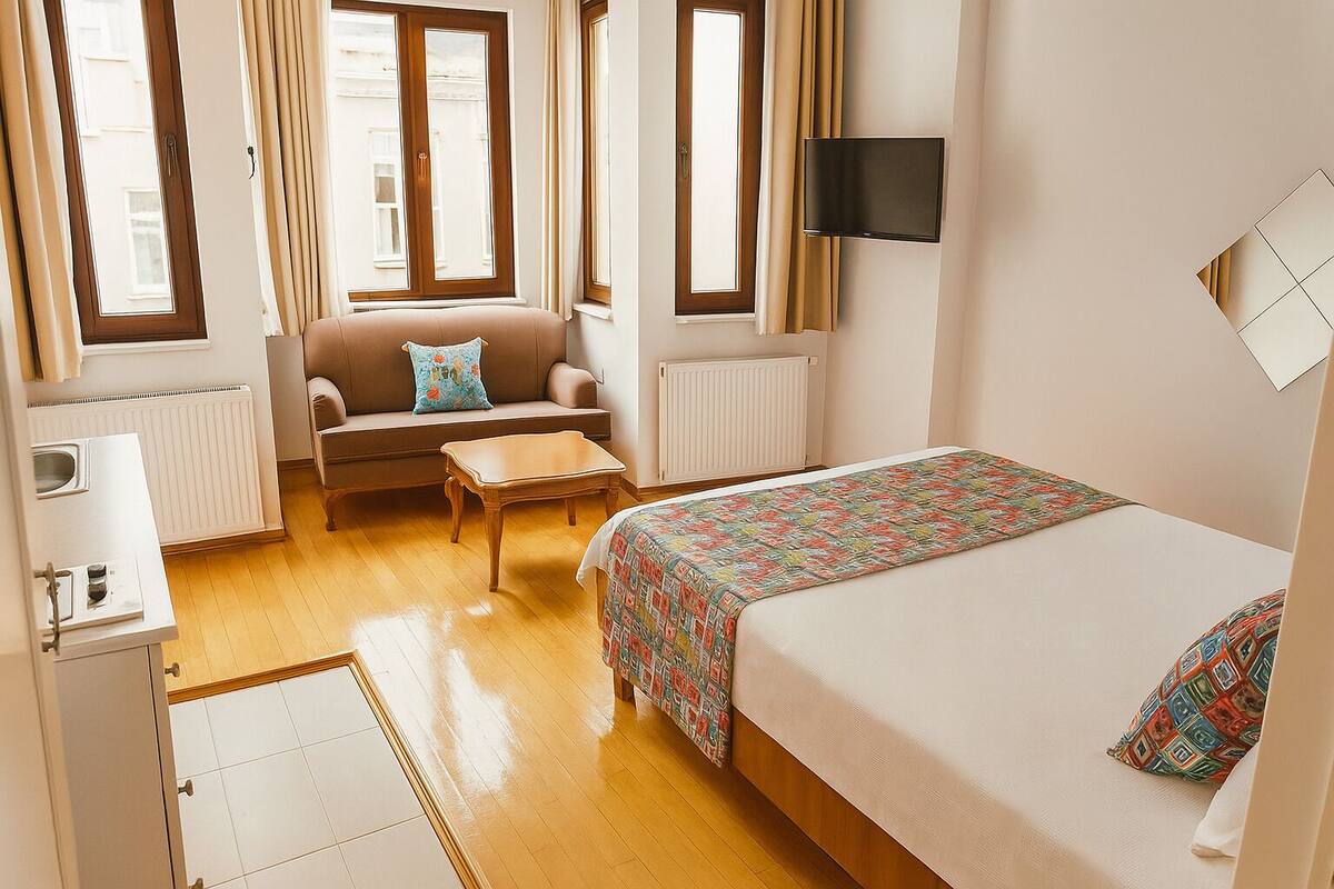 Superior Studio | Hypo-allergenic bedding, free minibar, desk, laptop workspace