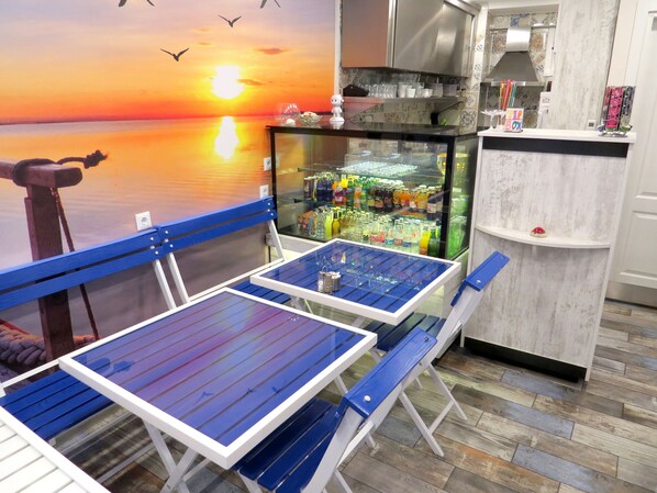 Daily full breakfast (EUR 5 per person)