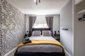 3 bedrooms, desk, iron/ironing board, travel cot
