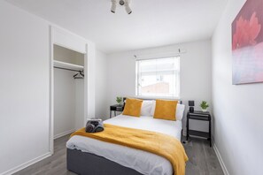3 bedrooms, desk, iron/ironing board, travel cot