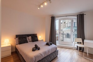 2 Schlafzimmer, Schreibtisch, Bügeleisen/Bügelbrett, Reisekinderbett