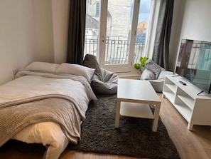 2 bedrooms, desk, iron/ironing board, travel cot