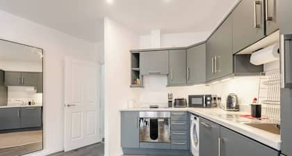 Modern 1-bed apartment in Belfast’s Cathedral Quarter.