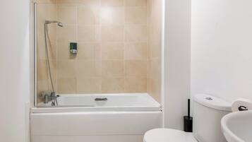 Secador de pelo y toallas