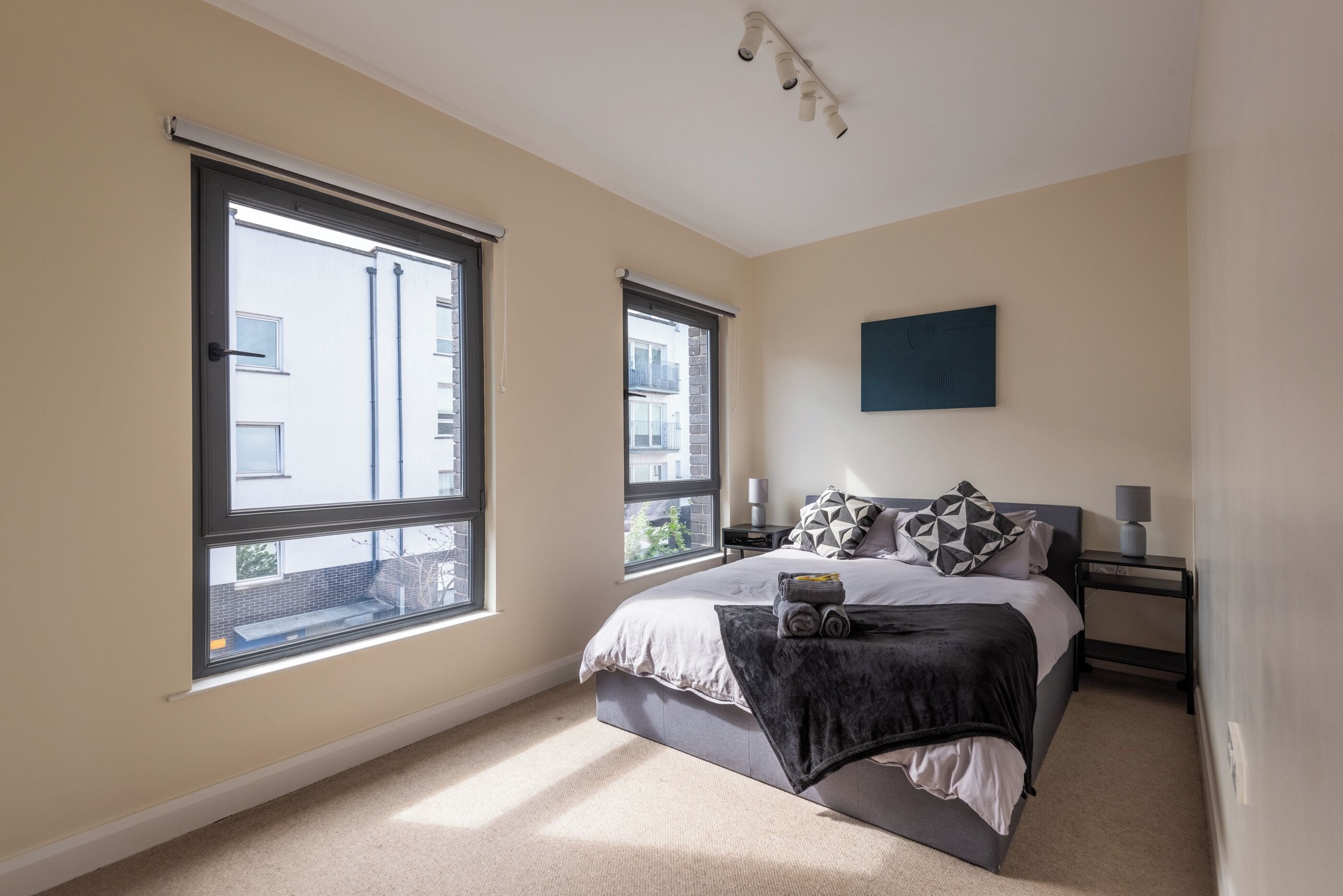 2 bedrooms, desk, iron/ironing board, travel crib