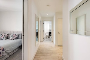 2 chambres, fer et planche à repasser, lit parapluie, Wi-Fi gratuit