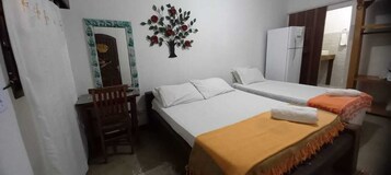 标准双床房, 露台, 泳池景观 | 办公桌、笔记本电脑工作区、免费 WiFi、床单