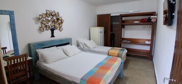 Escritorio, espacio para trabajar con un portátil, wifi gratis