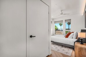 2 bedrooms, iron/ironing board, free WiFi, bed sheets - Gillis House 2BRDM, Pool, Gym, 2 Parking & Views! (Los Angeles)