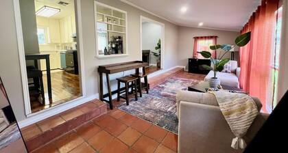 Charming Home Near Ocean Dr. Pool, BBQ, Coffee Bar & More!