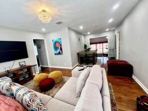 Smart TV - Charming Home Near Ocean Dr. Pool, BBQ, Coffee Bar & More! (Corpus Christi)