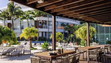 Tempat makan outdoor