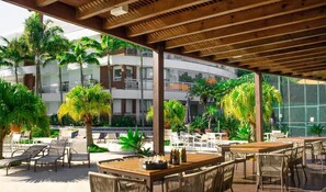 Basic Apartment | Tempat makan luar