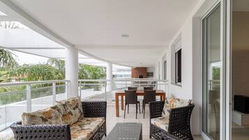 Apartamento básico | Opções para refeição ao ar livre