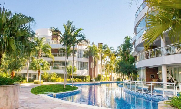 Basic Apartment | Pool