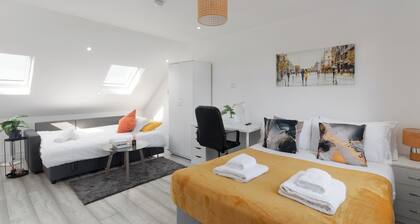 City Apartment - Sleeps 4 & Free Parking