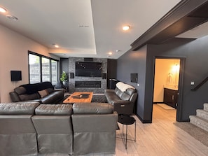 Smart TV, fireplace