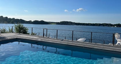 Luxury 6BR Round Lake Home Pool, Dock, Fire Pit & Stunning Sunsets!.