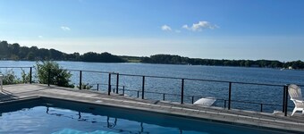 Luxury 6BR Round Lake Home Pool, Dock, Fire Pit & Stunning Sunsets!.