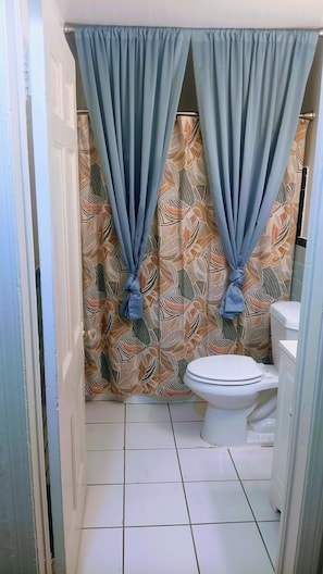 Hårtørrer, håndklæder, Sæbe, Toiletpapir