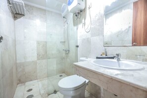 Toallas, jabón, shampoo, papel higiénico