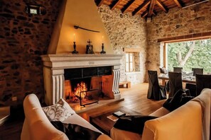 Interior - Indulge in Timeless Luxury at Chateau Asa (Utovlje)