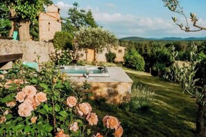 Outdoor spa tub - Indulge in Timeless Luxury at Chateau Asa (Utovlje)