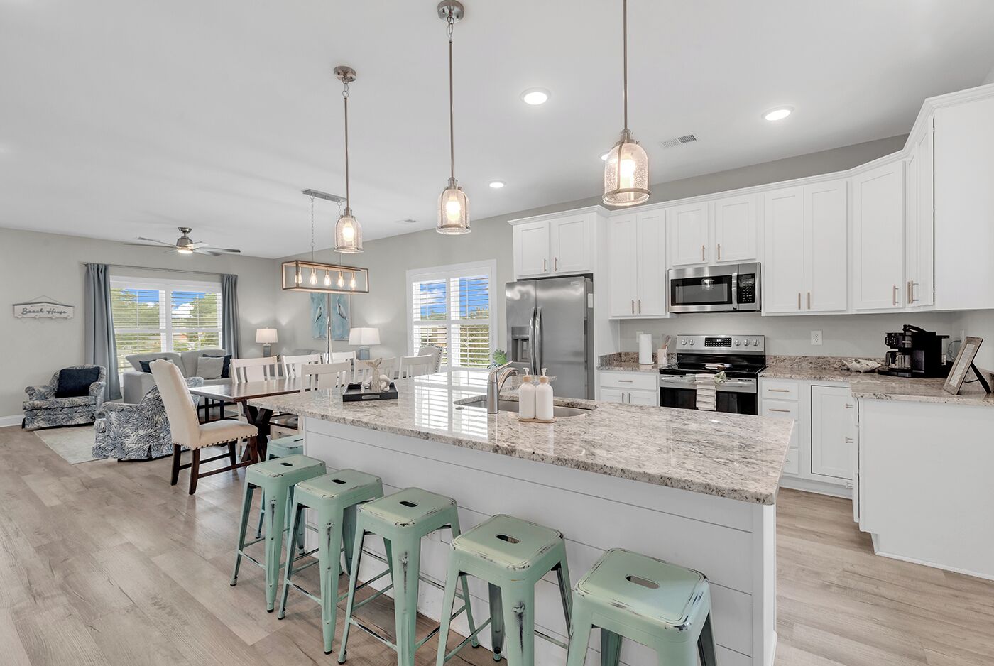 Micro-ondes, four, plaque de cuisson, lave-vaisselle