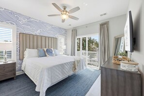 5 Schlafzimmer, Schreibtisch, Bügeleisen/Bügelbrett, Reisekinderbett