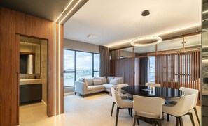 Basic Studio | Dining - TVT - Luxury Studios in the Center of Florianopolis (Florianópolis)