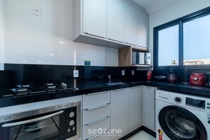 Basic Apartment | Private kitchen | Cookware/dishes/utensils