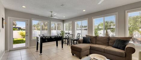 TV connectée, baby-foot, table de tennis de table