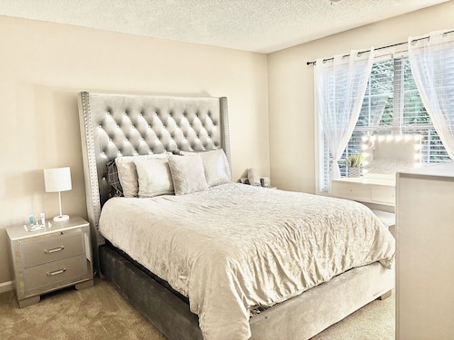  5-bedroom Game House with Gym - Hot Tub - Game Room - Sleeps 12