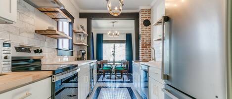 Mikroaaltouuni, uuni, liesi, astianpesukone