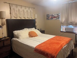 1 bedroom, iron/ironing board, WiFi, bed sheets - Cozy Vibe, Clean, Beach Access, 10 mins to GOTL! (Ashtabula)
