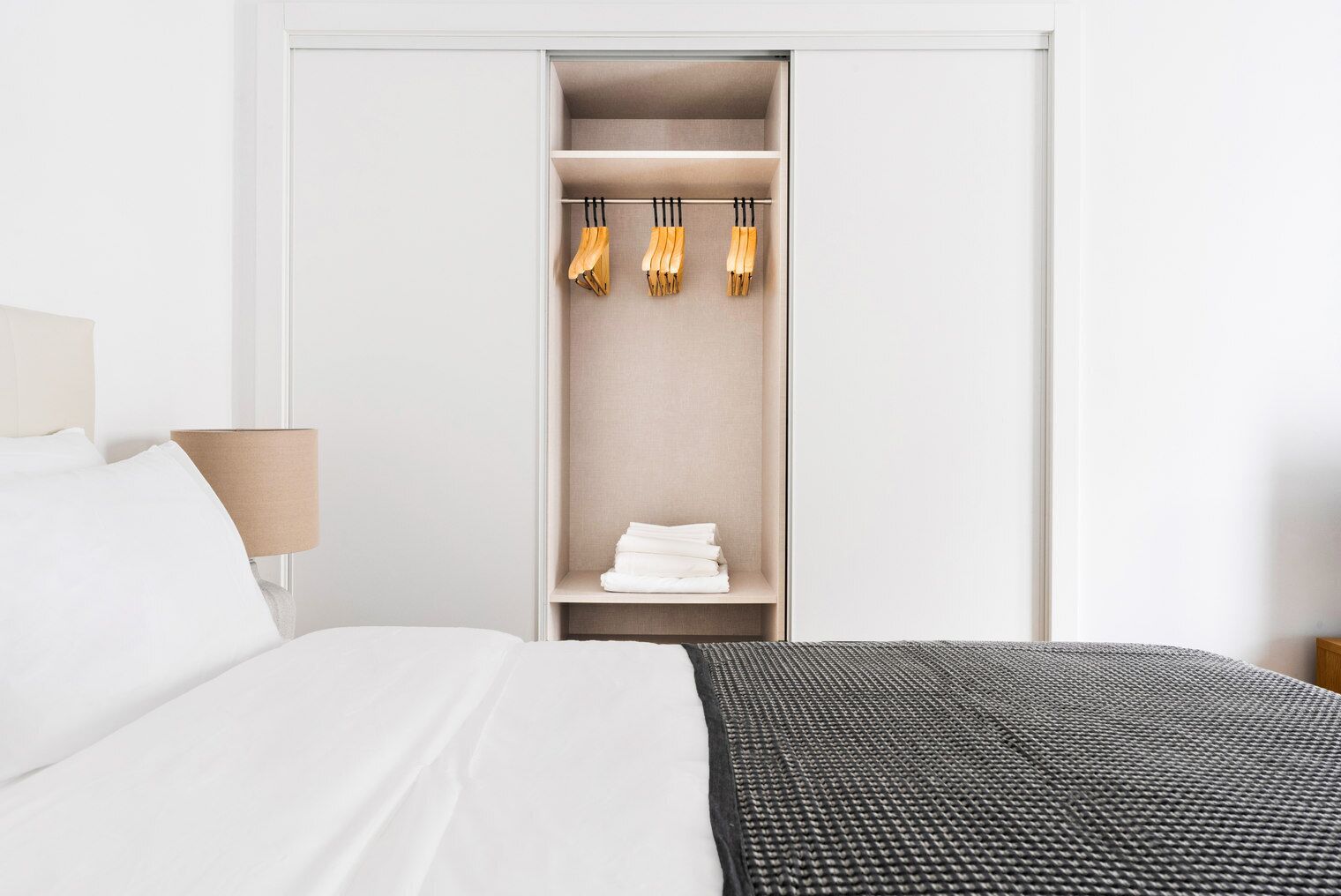 مكواة/لوح كي وواي فاي وملاءات أسرّة