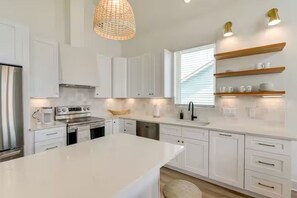 Micro-ondes, four, plaque de cuisson, lave-vaisselle