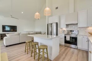 Mikrowelle, Ofen, Herdplatte, Geschirrspüler