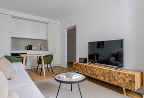 TV, stereo - Blueground | Alvalade, balcony, nr Praça de Alvalade (Lisbon)