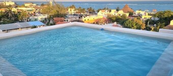 Beautiful Studio with Rooftop Pool Sea view