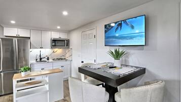 Micro-ondes, lave-vaisselle, cafetiĂšre/bouilloire