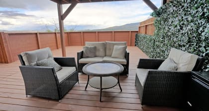 Modern Luxe Guest House | Stunning Views + Parking