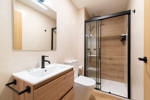 Douche, serviettes fournies