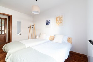 2 dormitorios, tabla de planchar con plancha, wifi gratis y ropa de cama