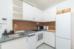 Kühlschrank, Mikrowelle, Ofen, Toaster