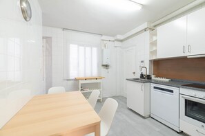 Kühlschrank, Mikrowelle, Ofen, Toaster