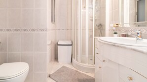 Shower, towels - Balaidos (Vigo)